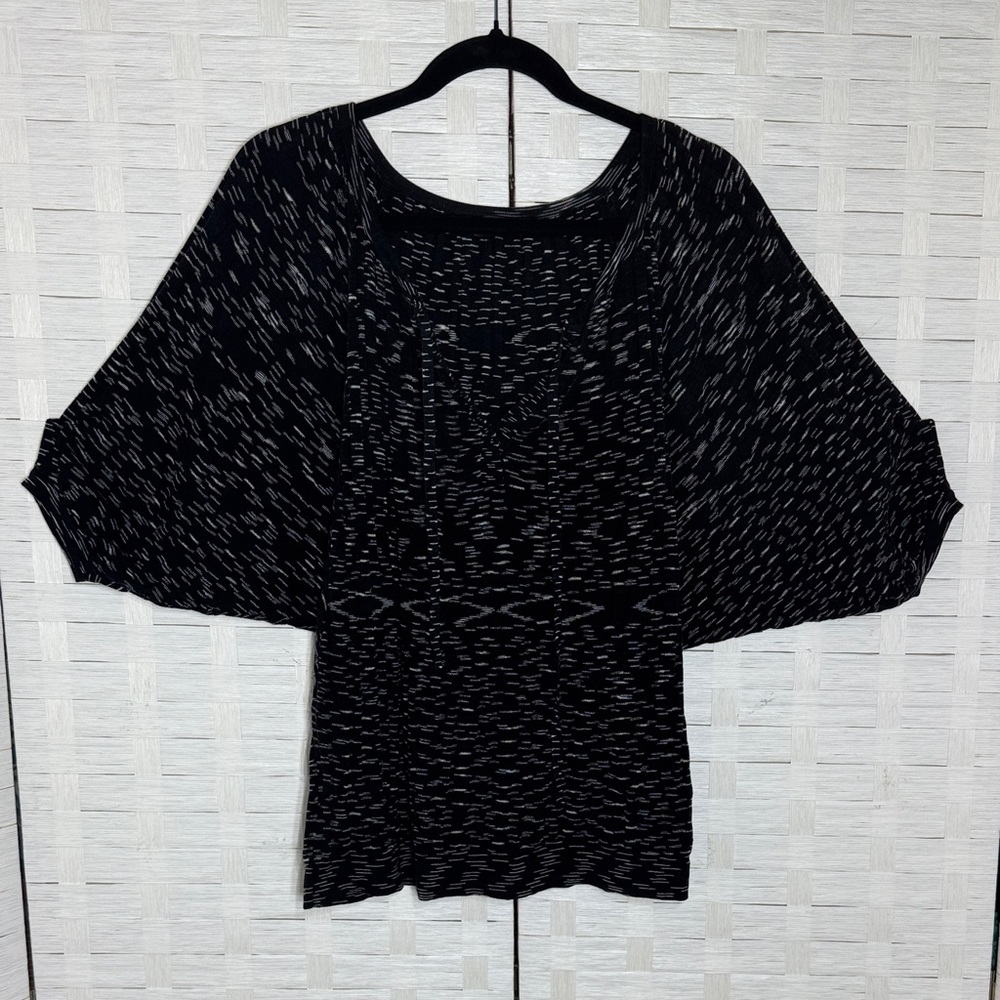 BCBGMaxazria Women's Black/White Light Knit Short Dolman Sleeve Sweater‎ See Szg